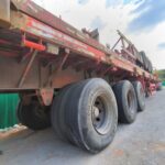 Steel Flatbed Semi Trailer Three Axle Sixty Ton Cargo Transport Trailer Platform Truck Semi Trailer