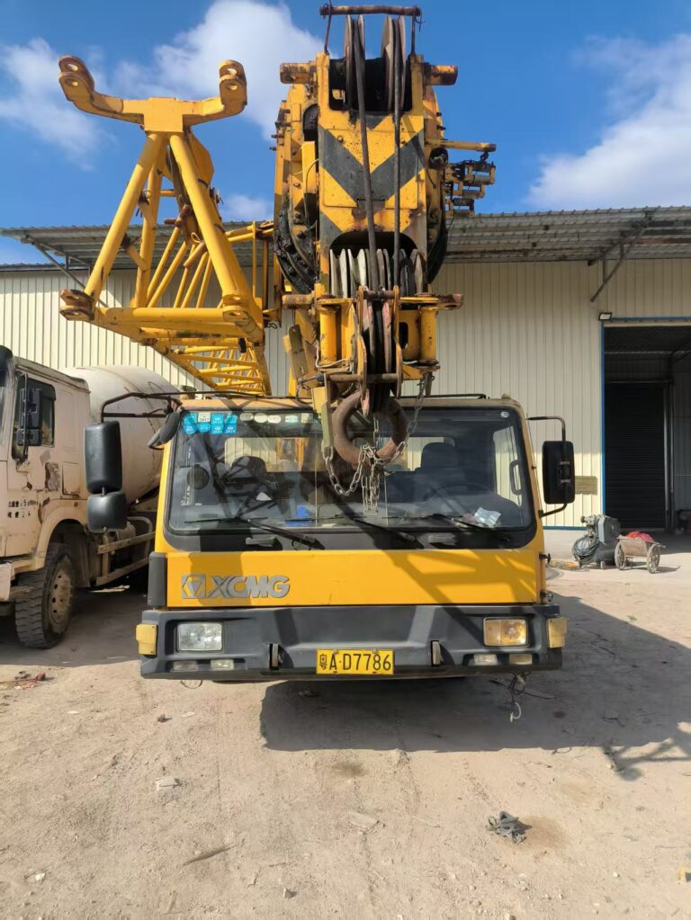 XCMG 25 Ton Truck Crane 2010 Model Good Condition Mobile Lifting Equipment Ready for Export Heavy Construction Machine