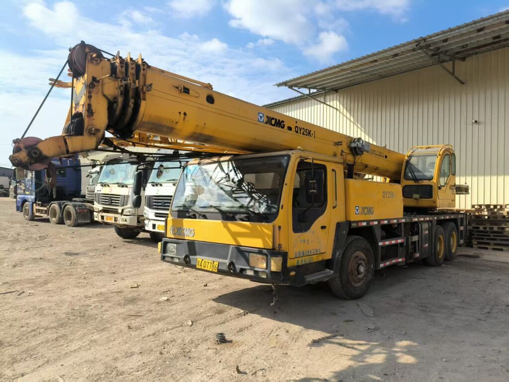XCMG 25 Ton Truck Crane 2010 Model Good Condition Mobile Lifting Equipment Ready for Export Heavy Construction Machine