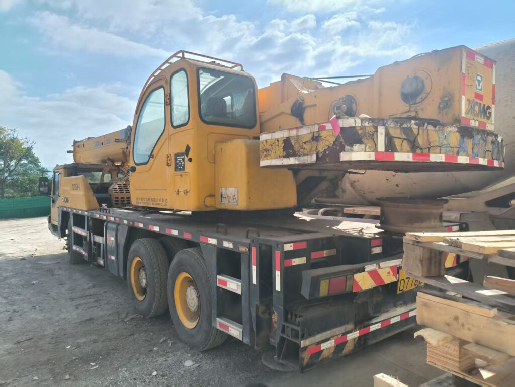 XCMG 25 Ton Truck Crane 2010 Model Good Condition Mobile Lifting Equipment Ready for Export Heavy Construction Machine