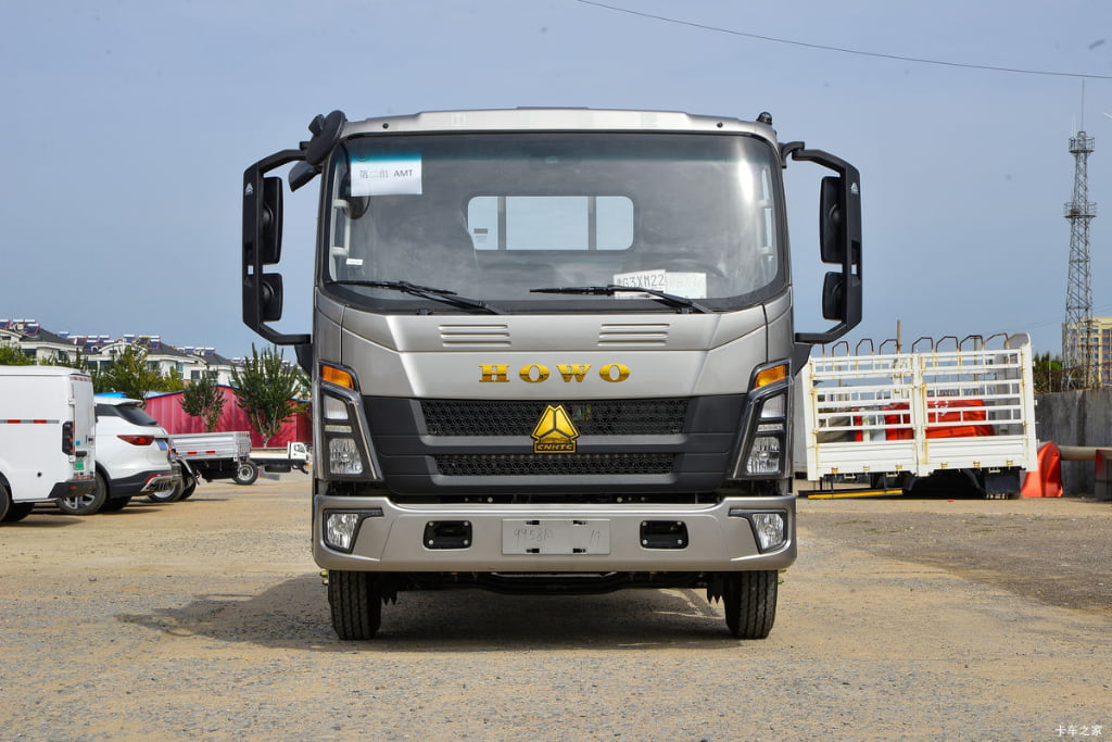 Sinotruk Howo Hanjiang High Roof Cabin Light Box Truck Euro5 160HP Heavy Load Intercity Distribution Truck