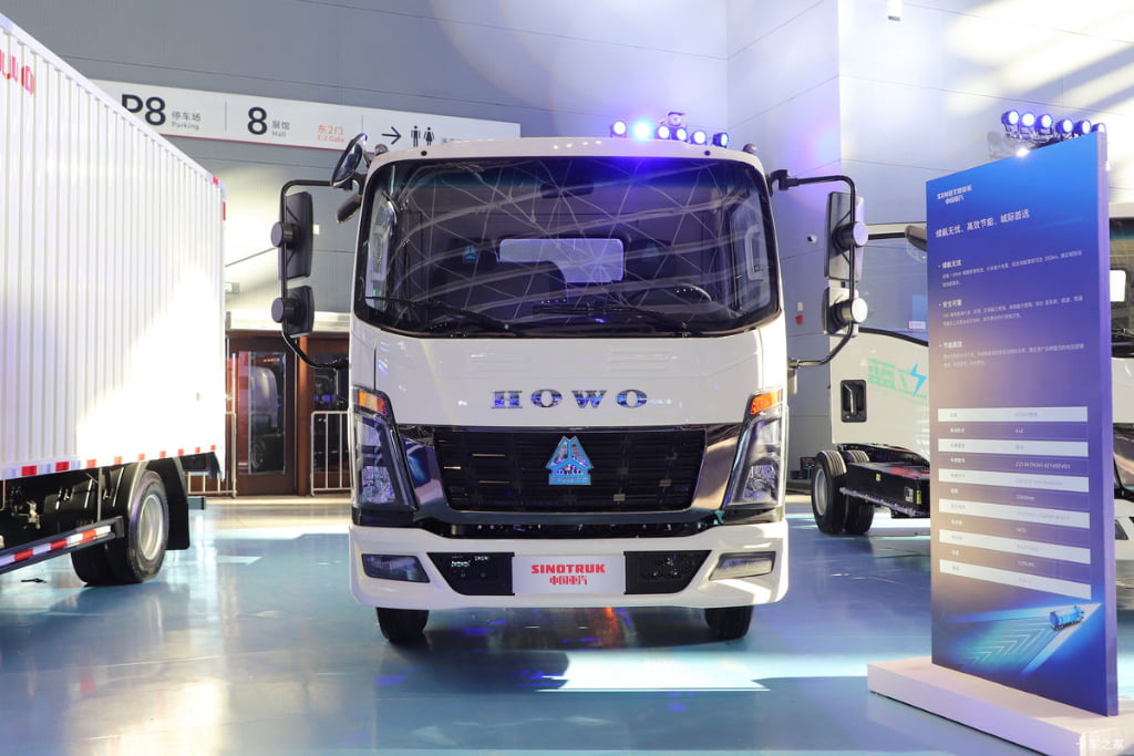 Sinotruk Howo Tongshuai Heavy Duty Flatbed Light Truck Euro5 Mechanical Equipment Hardware Parts Transport Light Lorry