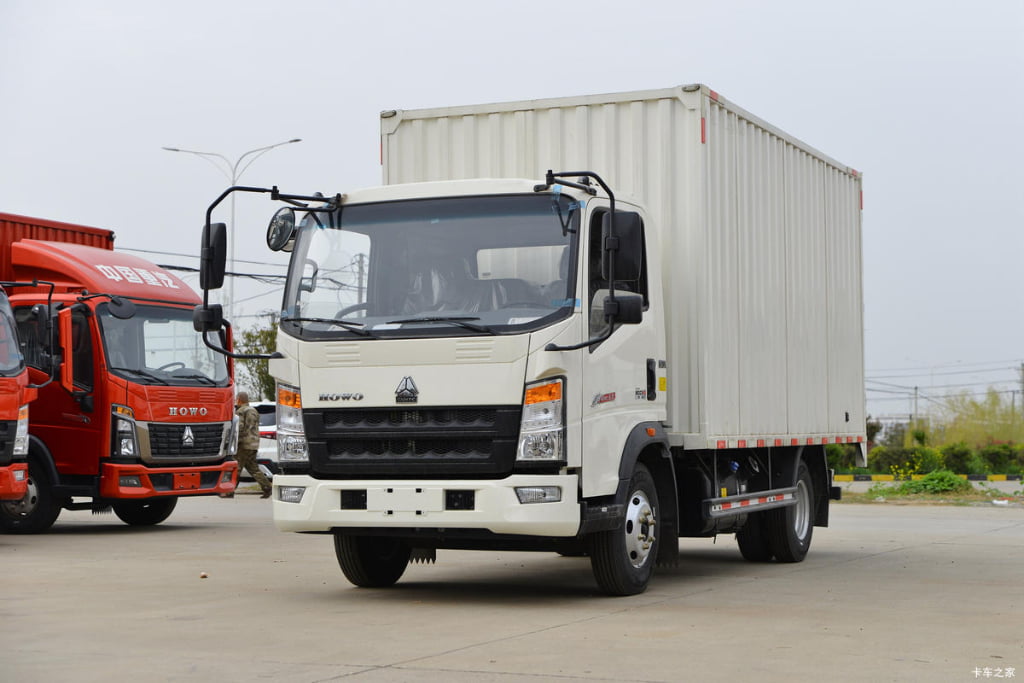 Sinotruk Howo Zhui Meng Single Row Cabin Light Box Truck Euro5 Basic Version Factory Direct Supply Export Truck