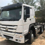 Used Sinotruk HOWO 371hp tractor head, heavy duty prime mover truck for container transportation thumbnail 3