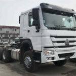 Used Sinotruk HOWO 371hp tractor head, heavy duty prime mover truck for container transportation thumbnail 1