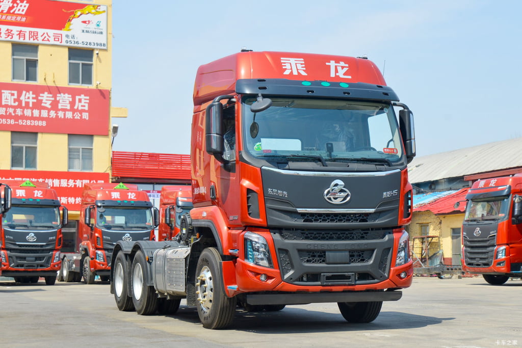 Good Condition Second Hand Dongfeng Chenglong H5 460HP 6X4 Tractor Truck Used Prime Mover Trailer Head For Sale