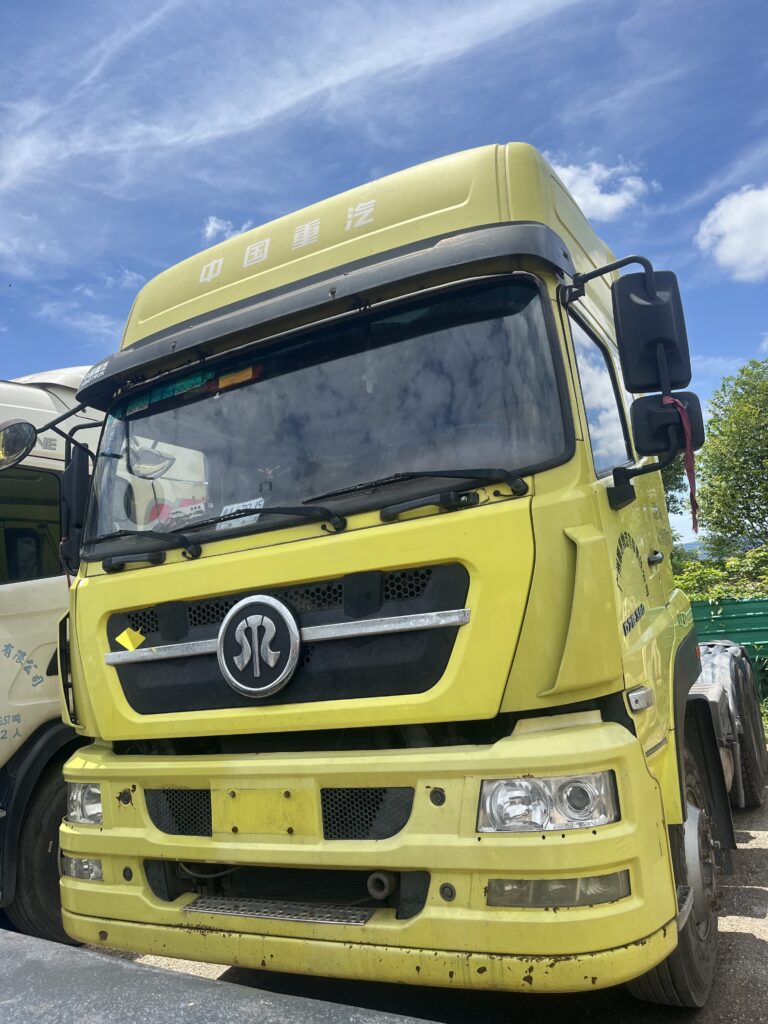 Used SINOTRUK HOWO 6×4 Tractor Truck 2018 Year 380HP D10 Engine Second Hand Trailer Head for Sale