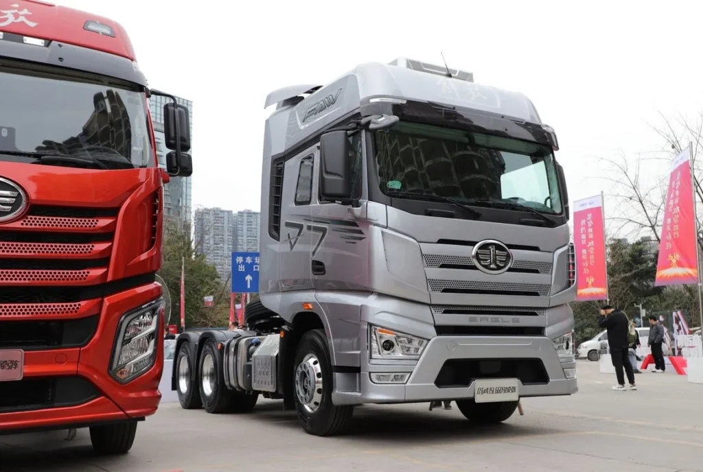 FAW J7 High Horsepower Fuel Efficient Heavy Duty Truck Euro5 Intercity Bulk Cargo Transport Lorry
