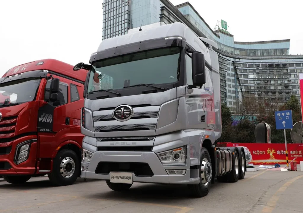 FAW J7 AMT Automatic Transmission Luxury Cabin Tractor Truck Euro5 Comfort Long Distance Transport Vehicle