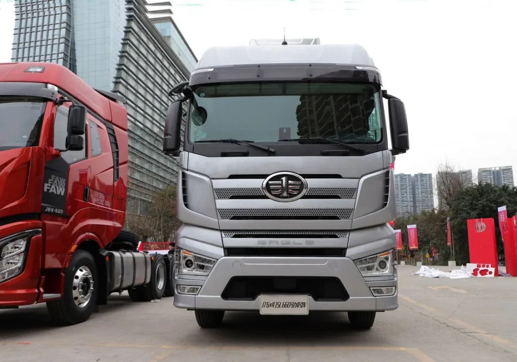 FAW J7 Reinforced Heavy Load Chassis Truck Euro5 Stable Operation Large Volume Logistics Vehicle