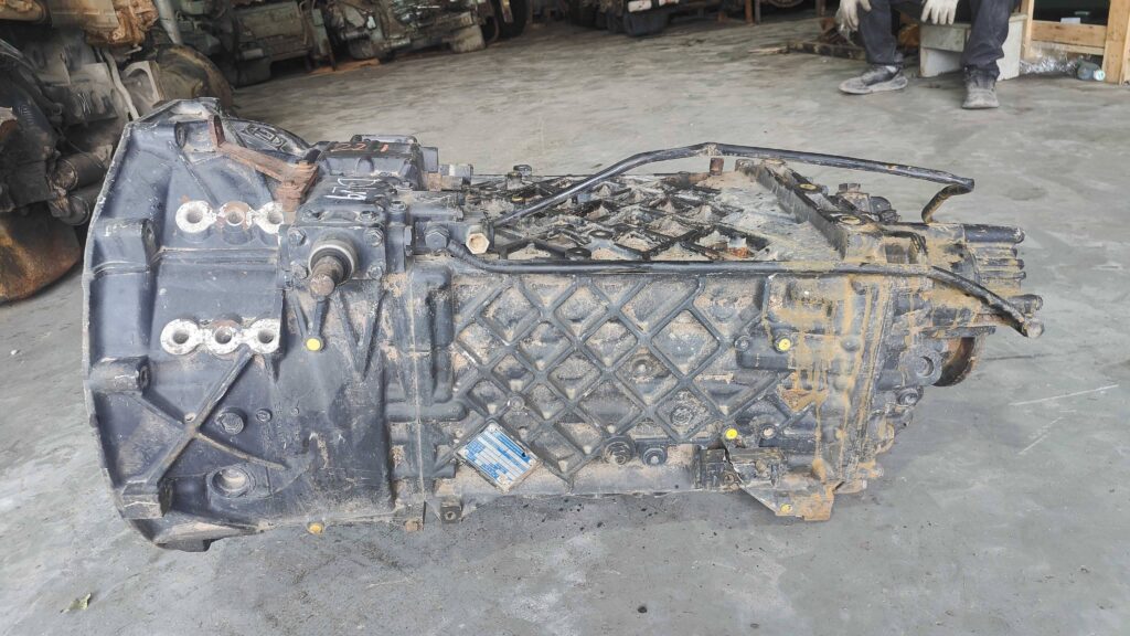 Good Condition Used Gearbox for ZF Truck Transmission Assembly 16S-221 on Hot Sale