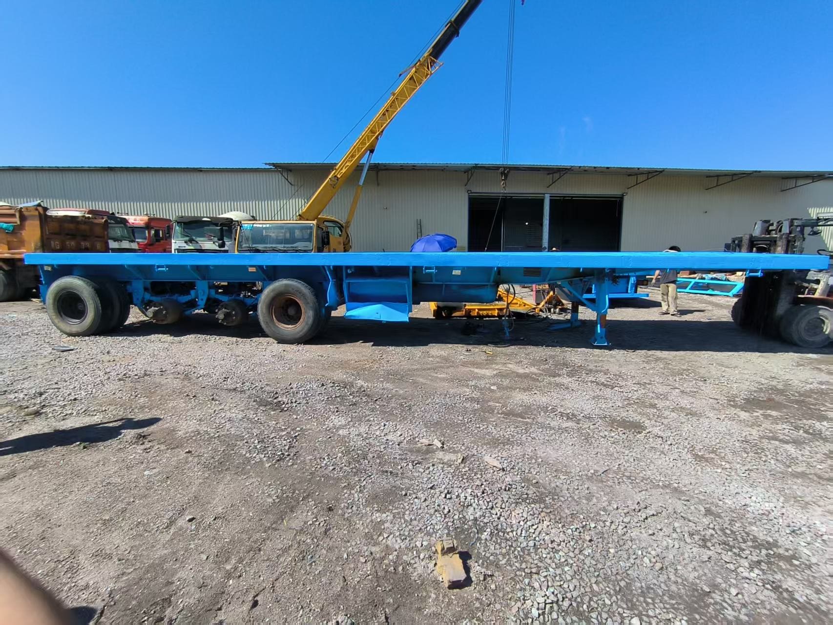 For Steel Flatbed Semi Trailer Three Axle Sixty Ton Cargo Transport Trailer Platform Truck Semi Trailer
