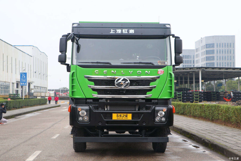 Strong Power for 6×4 Dump Truck SAIC Hongyan Genlyon C6 390HP Heavy Load 5.6m Tipper Body for Ore and Sand Transportation