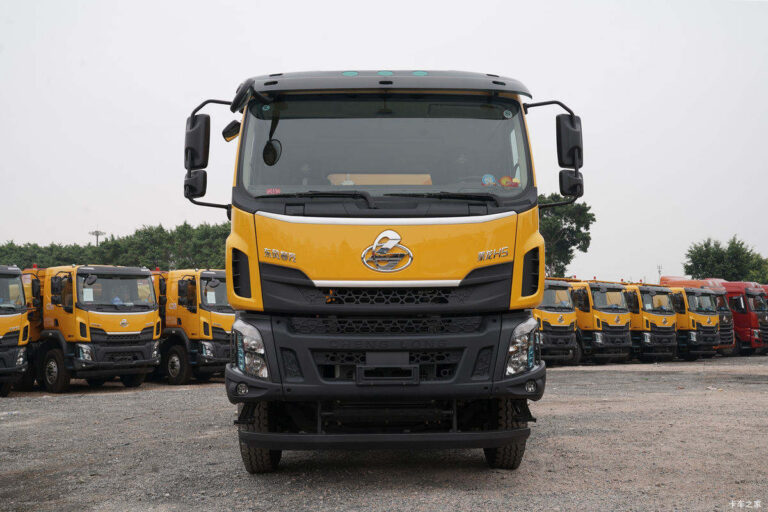 For Dongfeng Liuzhou Chenglong H5 330HP 8×4 Dump Truck 5.8m Reinforced Tipper Box Heavy Dumper for Mining Ore Stone Transport